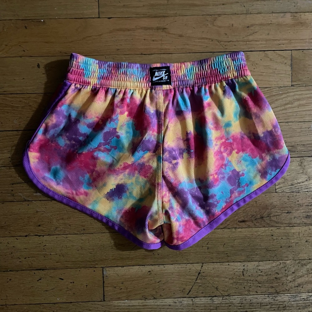Girls multi color athletic Nikes shirt sz M